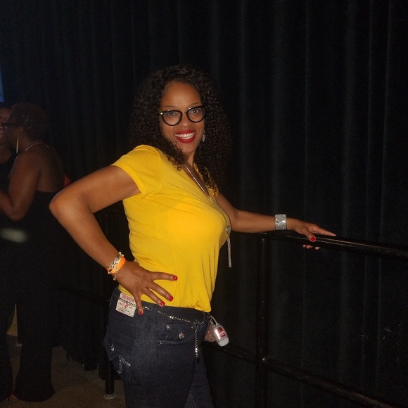 Meet your Posher, Tenae - Picture 1 of 1